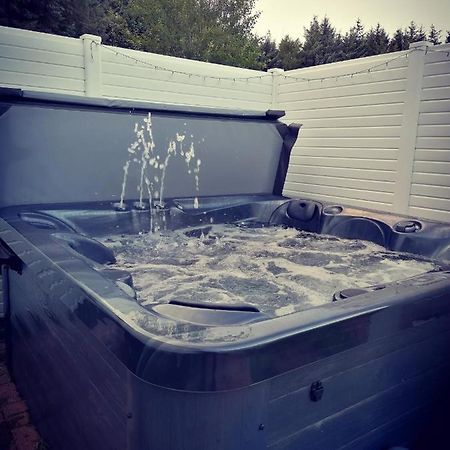 The Kalos Retreat - Hot Tub Lodge With Free 18 Hole Golf Course Swarland Buitenkant foto