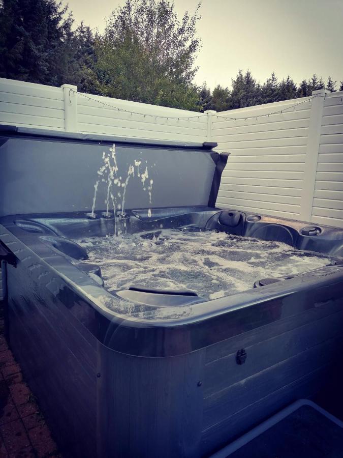The Kalos Retreat - Hot Tub Lodge With Free 18 Hole Golf Course Swarland Buitenkant foto