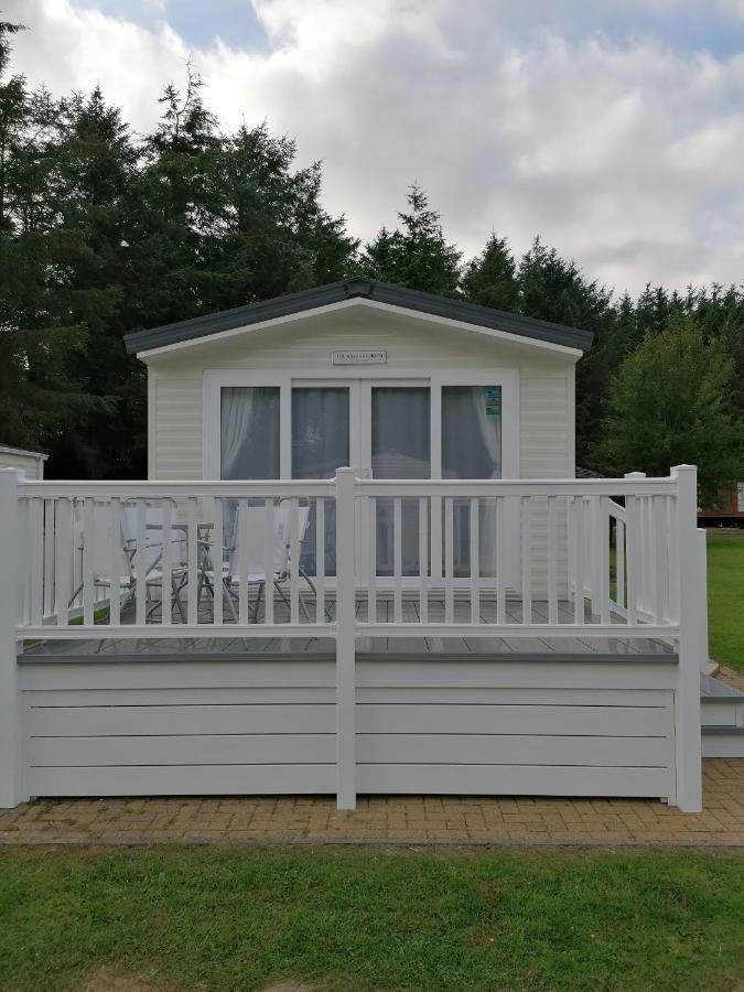 The Kalos Retreat - Hot Tub Lodge With Free 18 Hole Golf Course Swarland Buitenkant foto