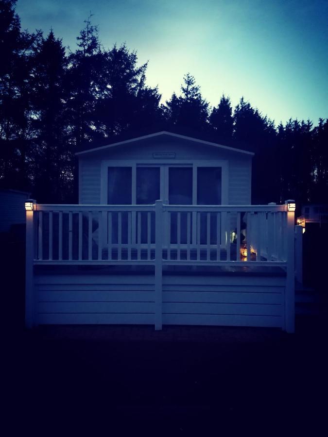 The Kalos Retreat - Hot Tub Lodge With Free 18 Hole Golf Course Swarland Buitenkant foto