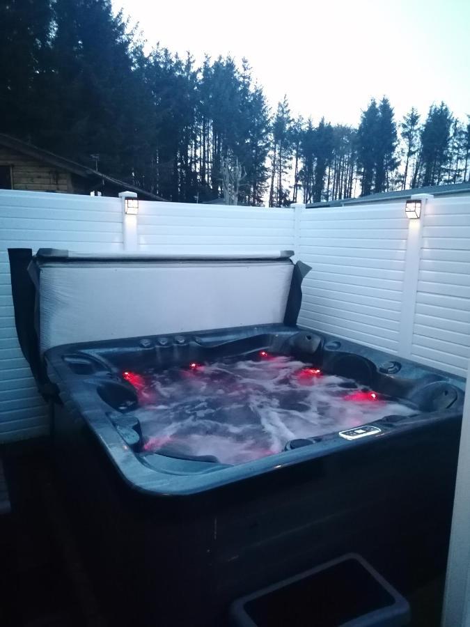 The Kalos Retreat - Hot Tub Lodge With Free 18 Hole Golf Course Swarland Buitenkant foto