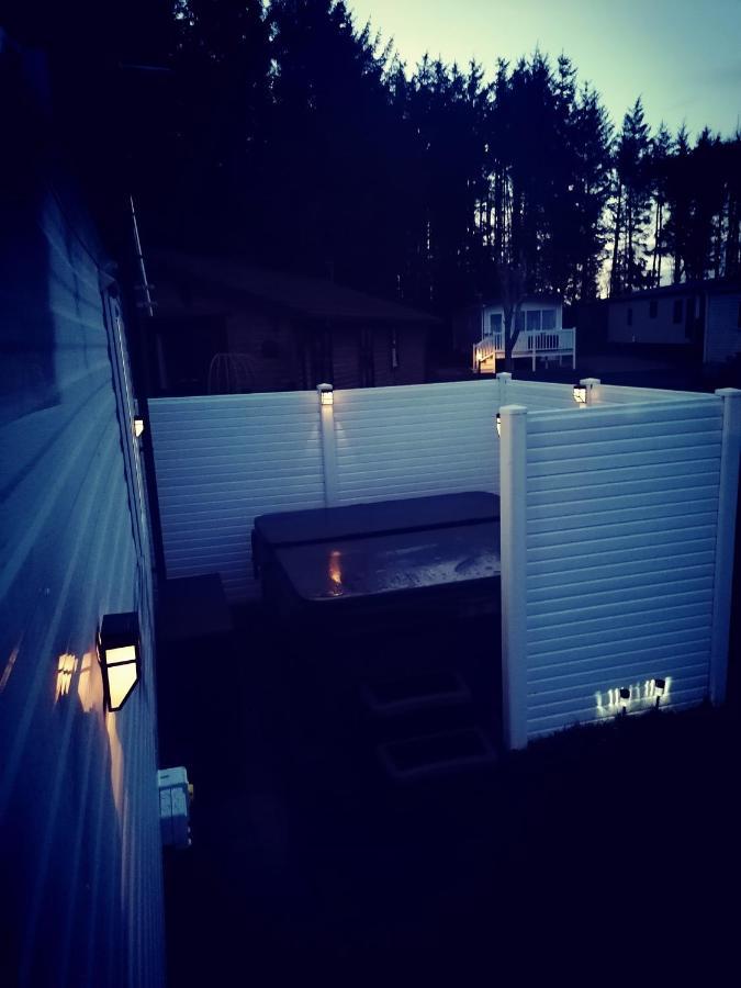 The Kalos Retreat - Hot Tub Lodge With Free 18 Hole Golf Course Swarland Buitenkant foto
